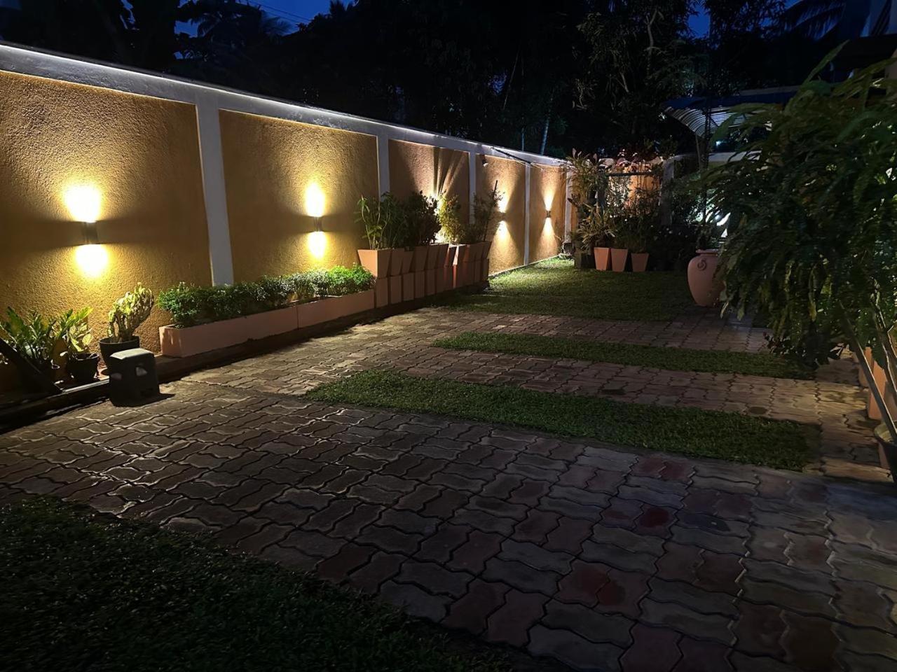 Lahiru Airport Villa Andiambalama Exterior foto