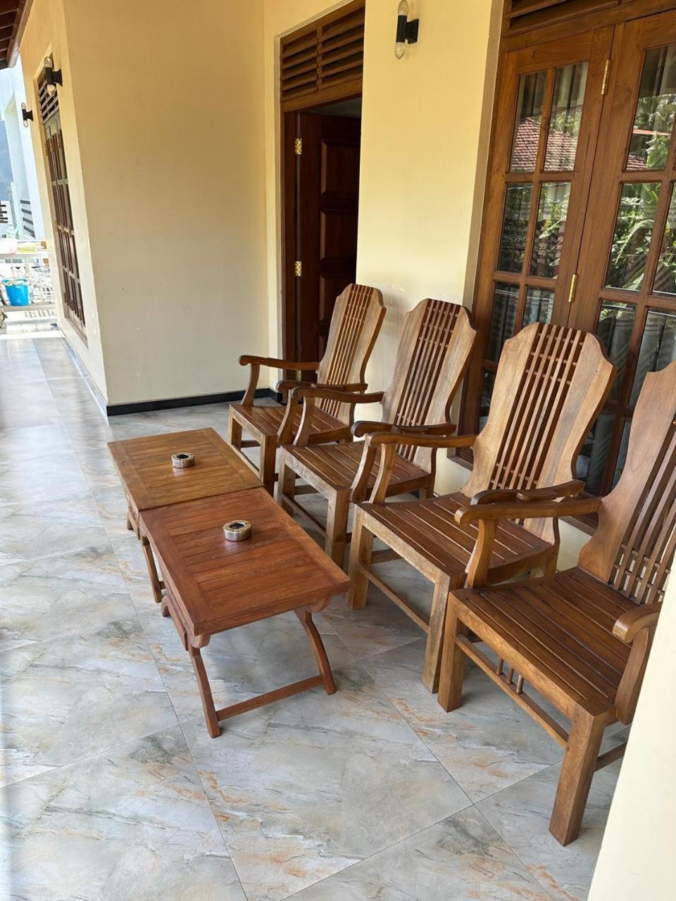 Lahiru Airport Villa Andiambalama Exterior foto