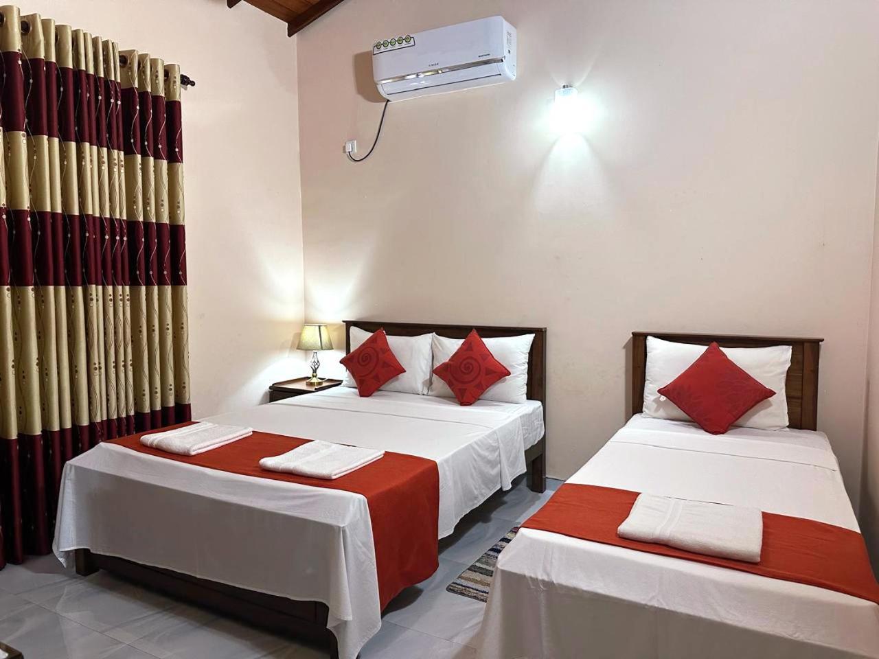 Lahiru Airport Villa Andiambalama Exterior foto